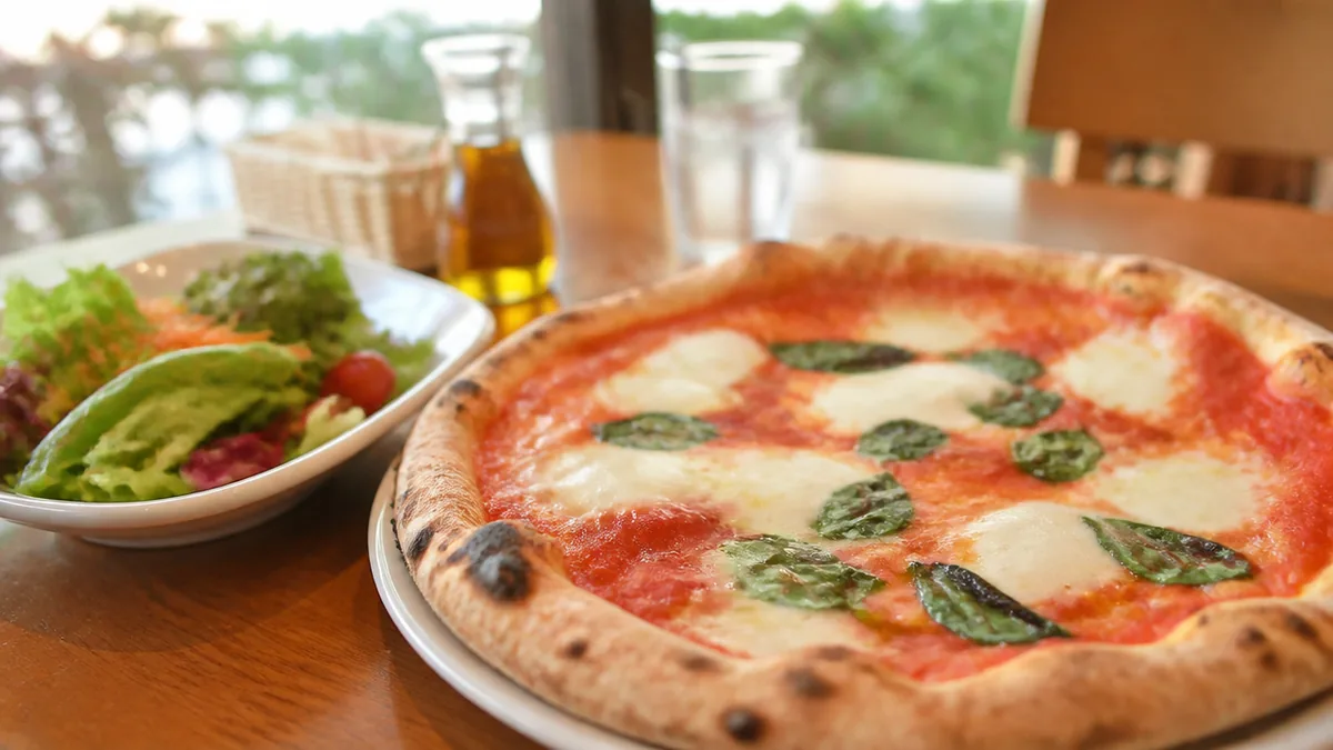 石窯ピッツァのPizzeria HARUはランチなら全品サラダ付きの解説画像