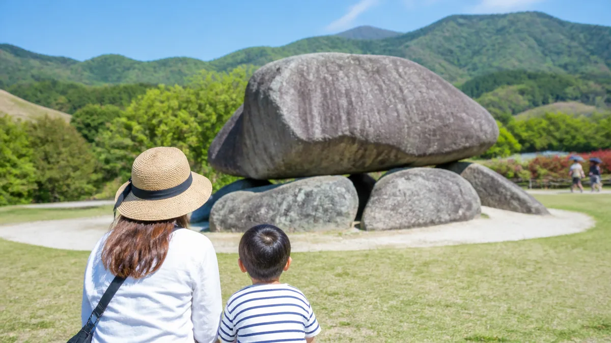石舞台を子連れで回る段取り｜入場500円・未就学児無料と無料駐車場14台の落とし穴のアイキャッチ画像